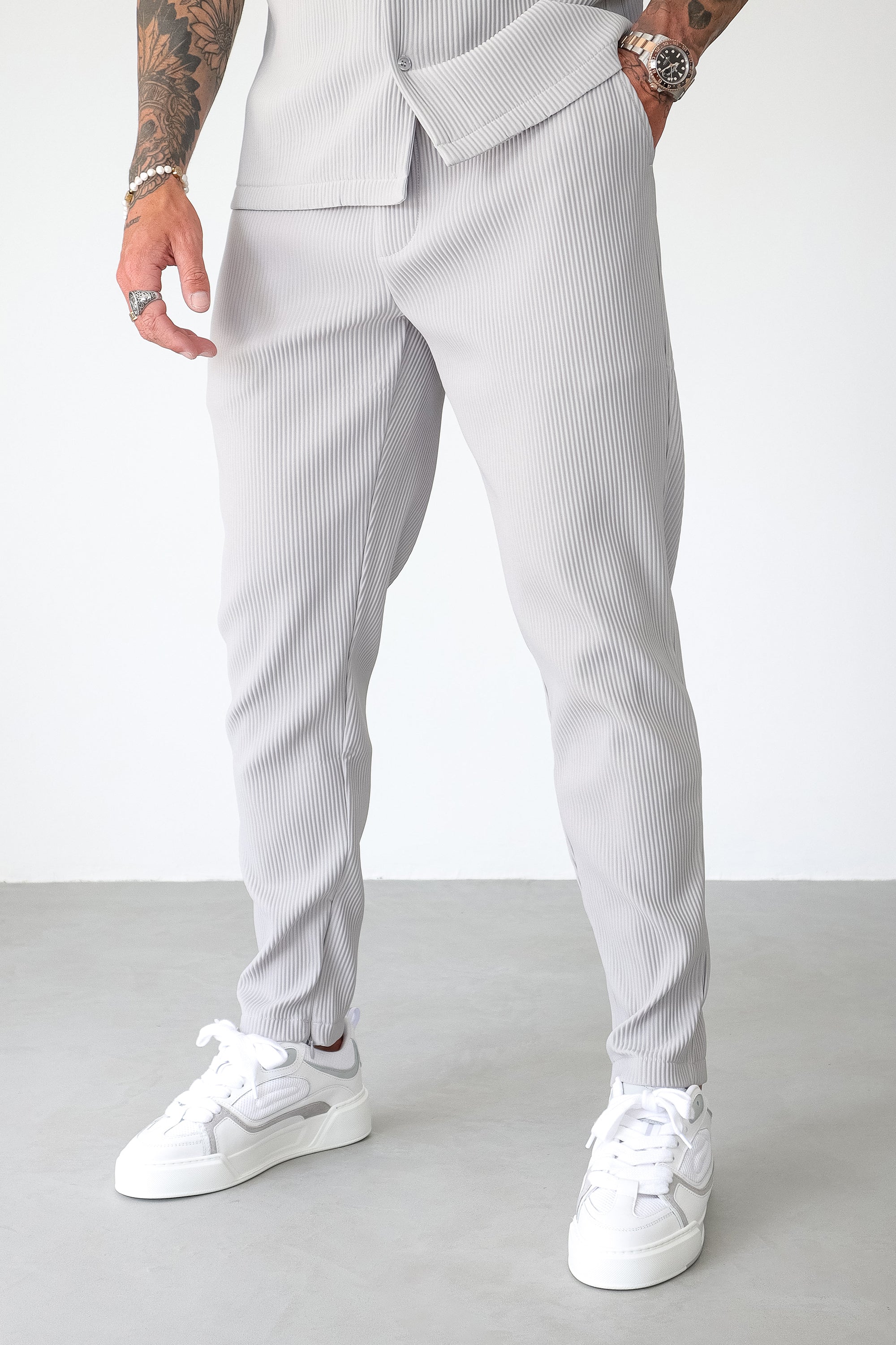 THE SLIM PLEATED TROUSERS - GREY