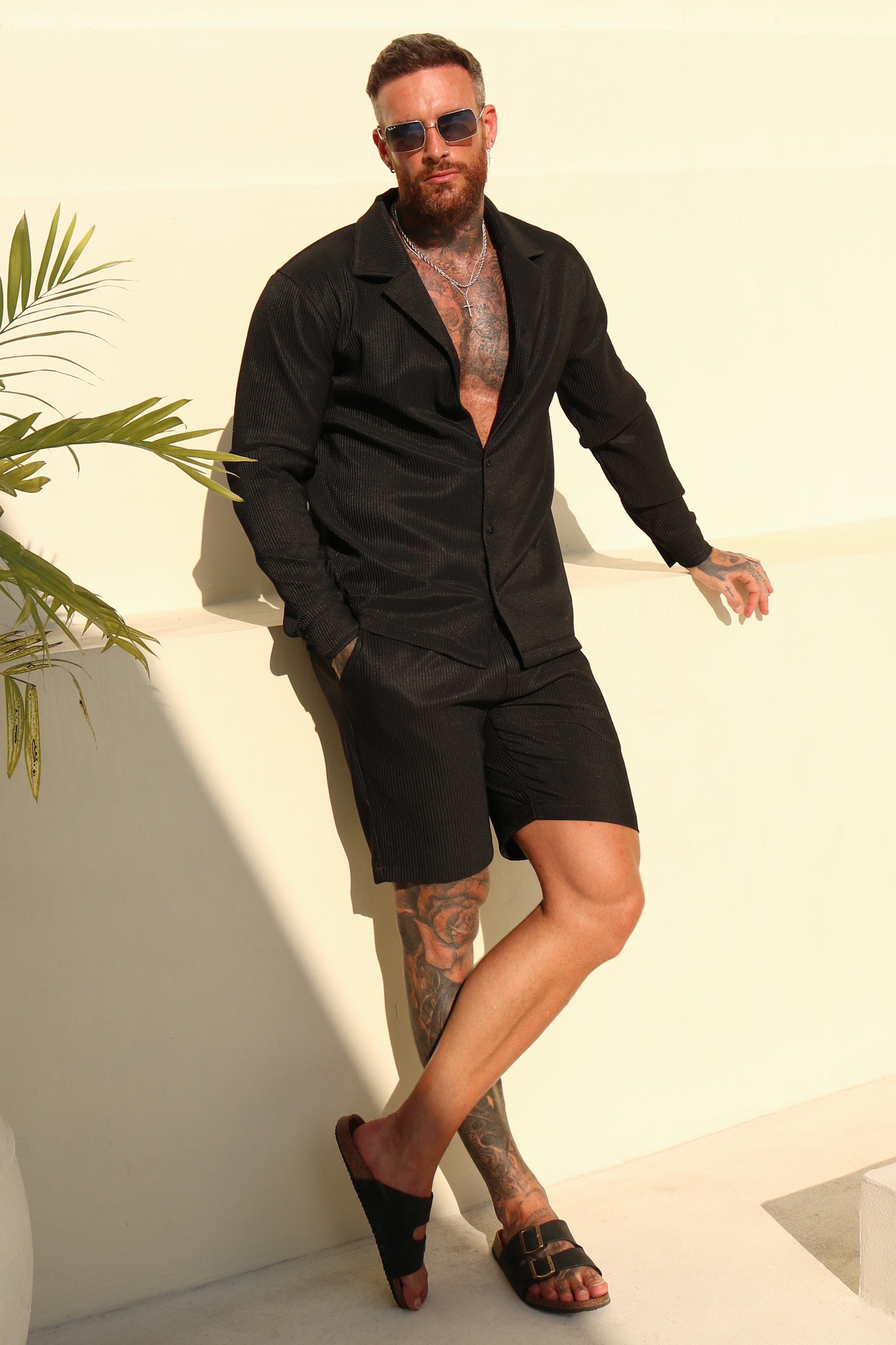 THE ICON. X ROSS CAMPBELL PLEATED SHORTS - BLACK