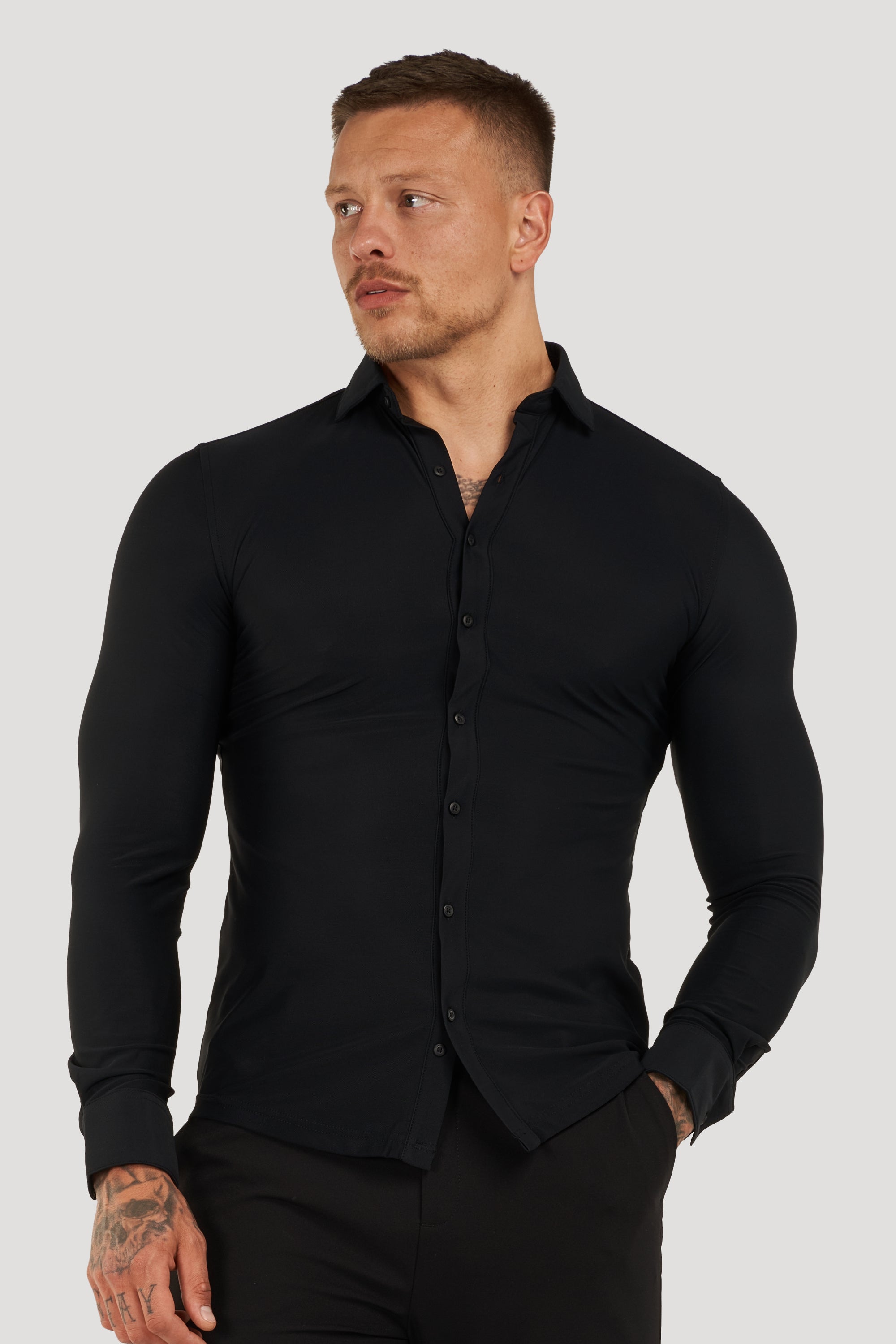 THE ATHLETIC STRETCH SHIRT - BLACK - ICON. AMSTERDAM